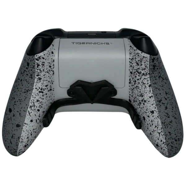 Retro del controller Xbox Spirit: grigio chiaro con effetto puntinato nero e palette posteriori nere