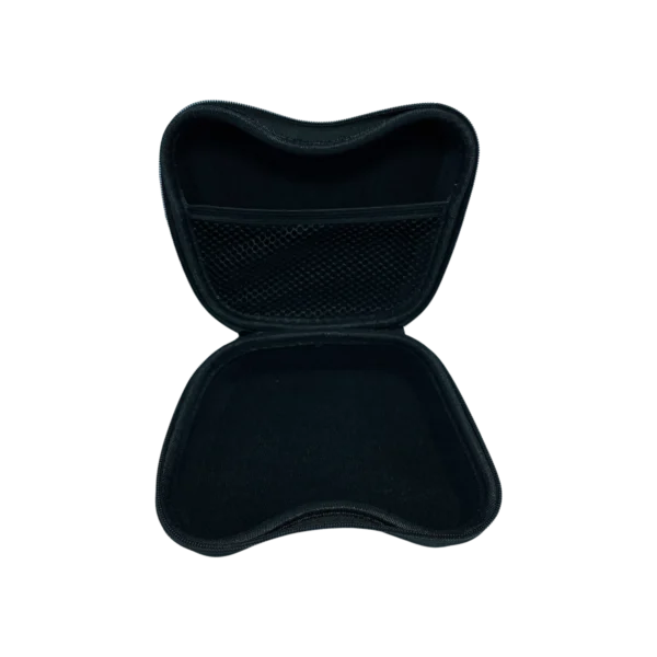 Interior de la funda universal para mando, con hueco acolchado y bolsillo de rejilla