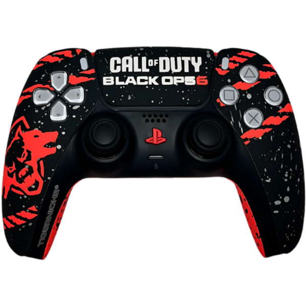 Frontal del mando PS5 Black Ops 6: negro con zarpazos rojos, lobo y logotipo en el panel táctil