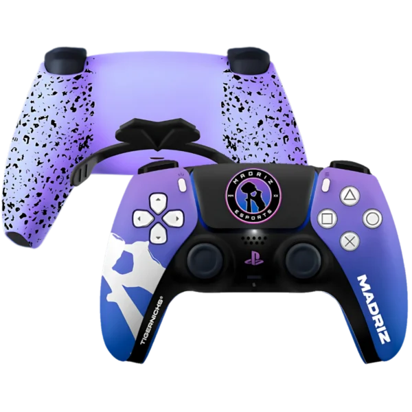Mando PS5 MADRIZ de Tigernicks: frontal violeta y azul con escudo del club y trasera lila con paletas