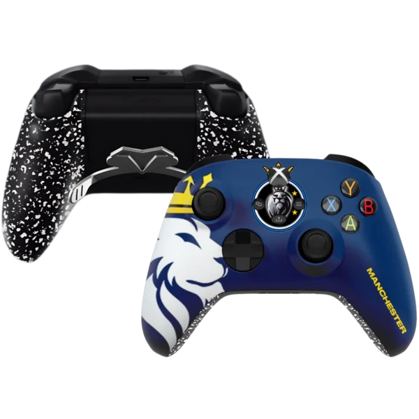 Mando Xbox EVF Manchester City de Tigernicks: frontal azul marino con león blanco y trasera negra con paletas