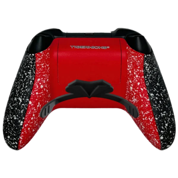 Retro del controller Xbox Diablo IV con palette: rosso e nero con schizzi bianchi