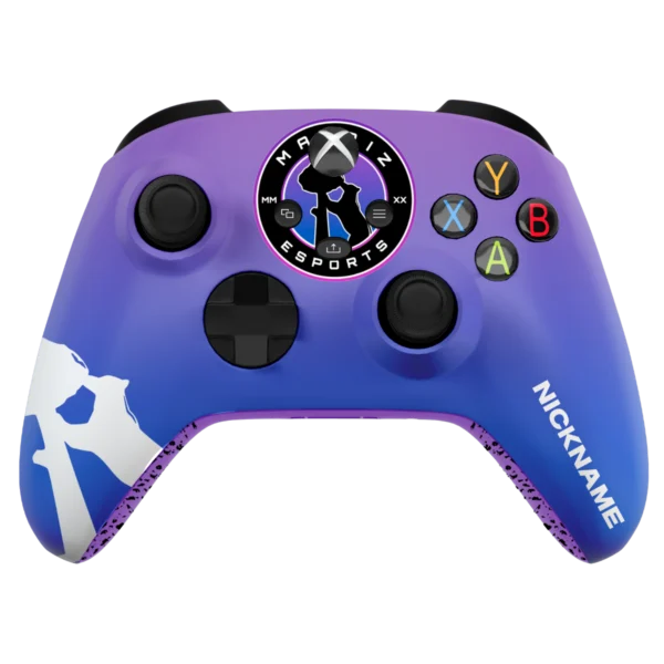 Vista frontale del controller Xbox MADRIZ: sfumatura viola e blu con lo stemma del club e la R bianca