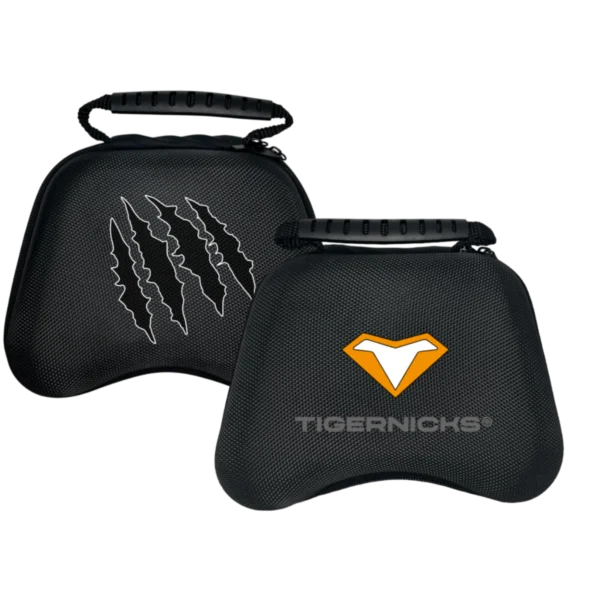 Funda Universal para mando: dos fundas rígidas negras con el logotipo de Tigernicks y asa superior