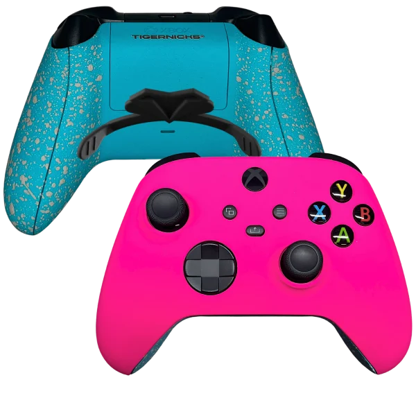 Controller Xbox Pink Blue di Tigernicks: frontale rosa fucsia e retro azzurro turchese con palette