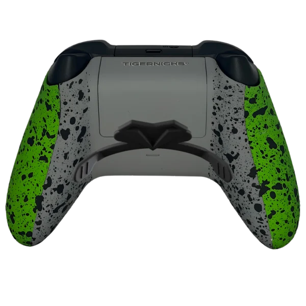 Retro del controller Xbox One Piece con palette: grigio e verde con macchie nere